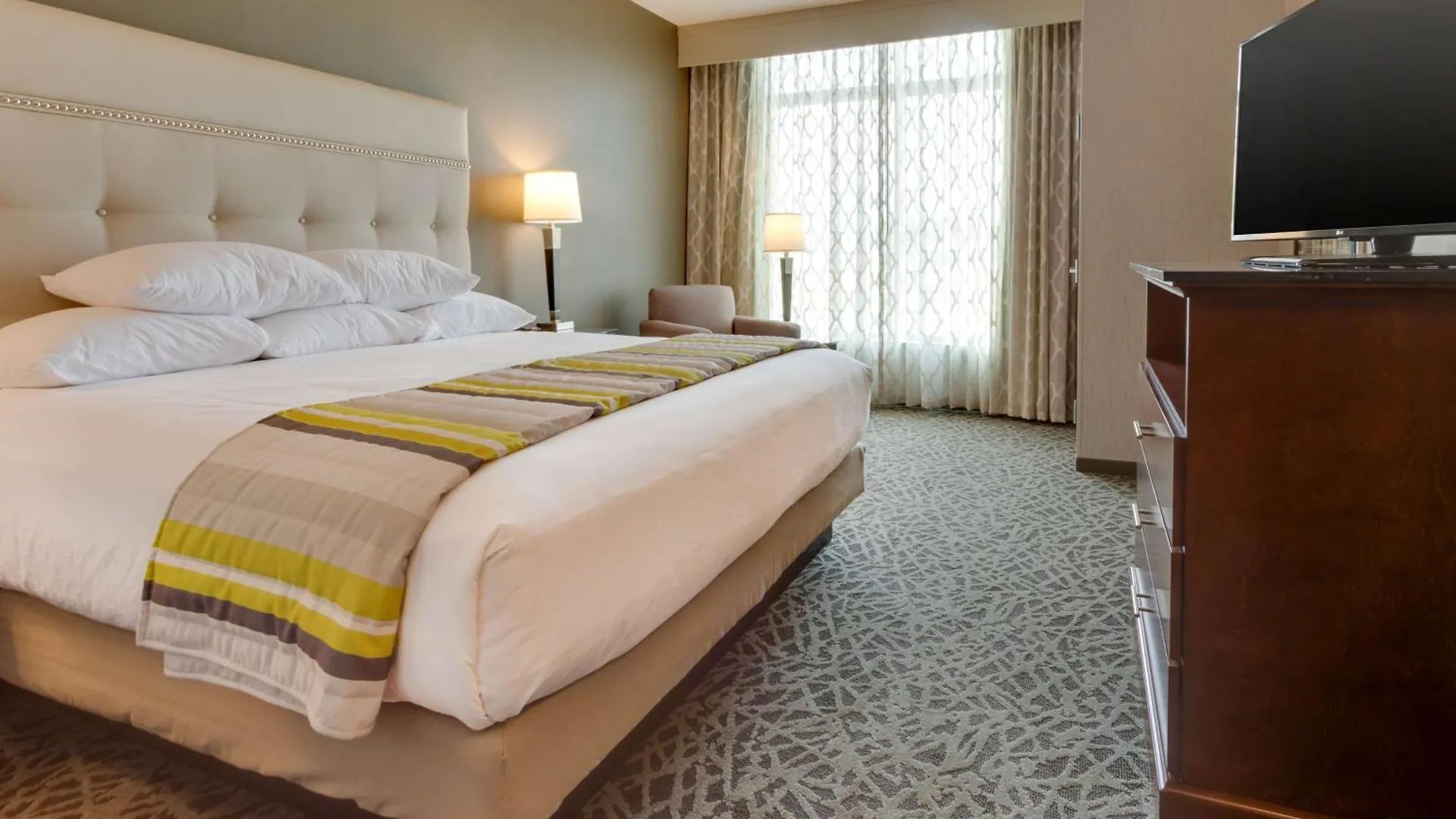 Drury Inn & Suites Pittsburgh Airport Settlers Ridge Otel